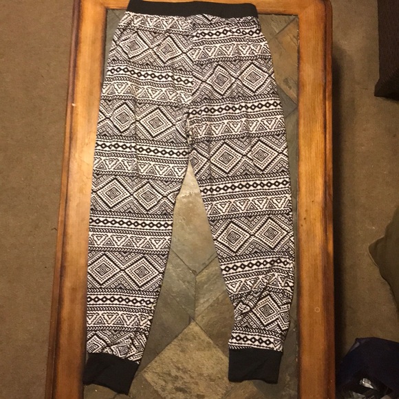 Joggers - Picture 2 of 3